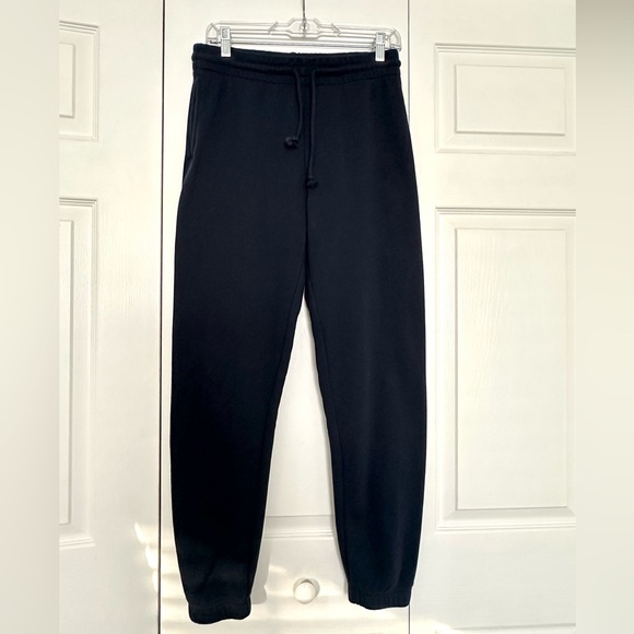 TNA Pants - Aritzia TNA Women’s Airy AF Navy Blue Perfect Joggers - Size M - EUC